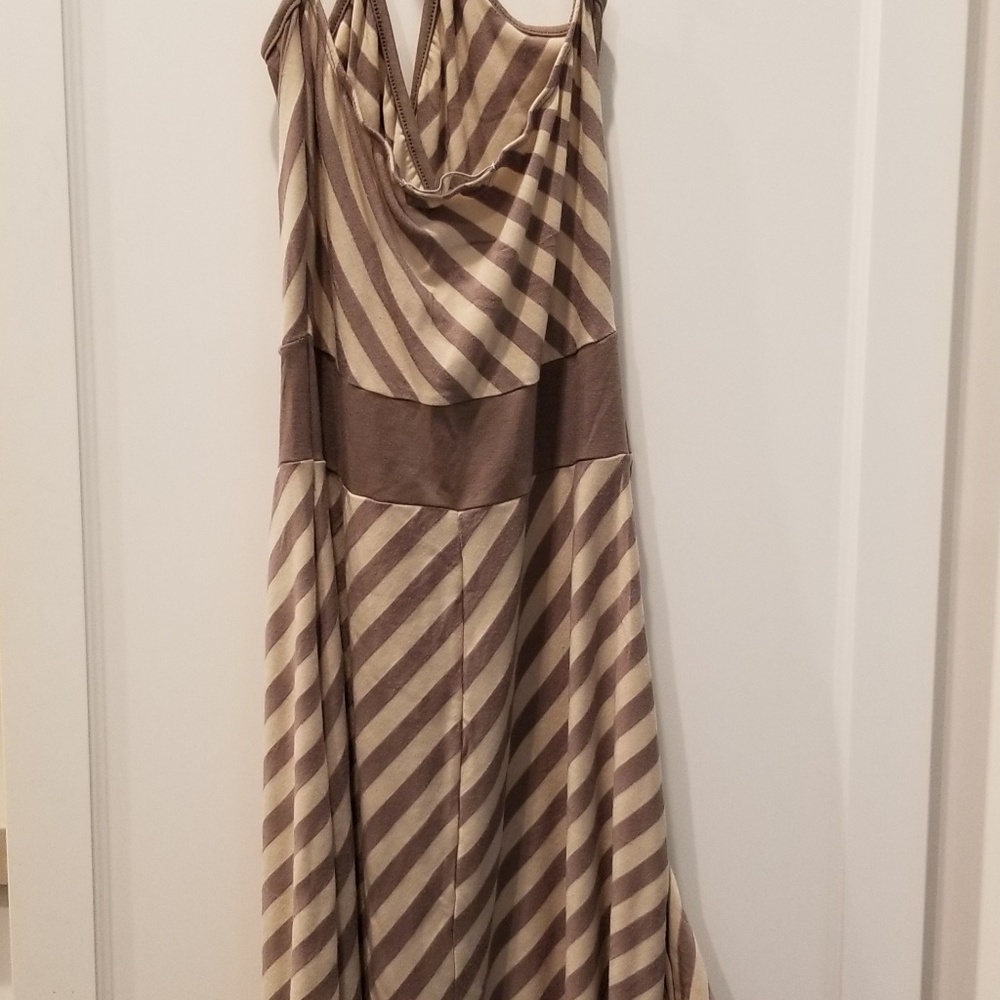 Dress - Picture 3 of 4